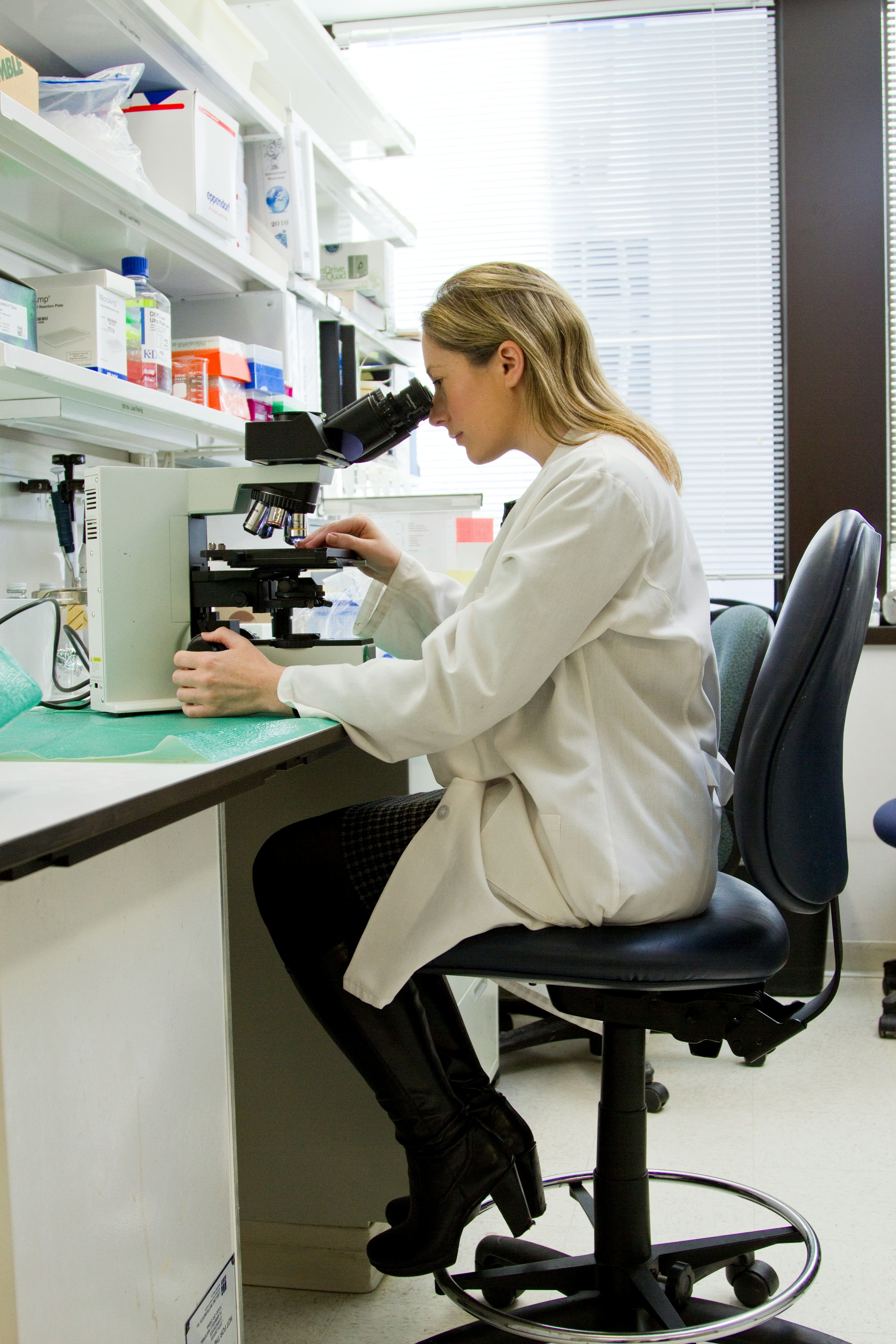 Análisis microbiológico en laboratorio